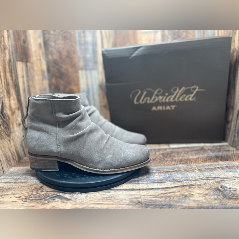 Ariat Unbridled Sloan Slouch Ankle Booties Women’s Size 7.5 Fashion Zip Boots